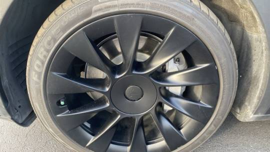 2021 Tesla Model Y 5YJYGAEE3MF136591