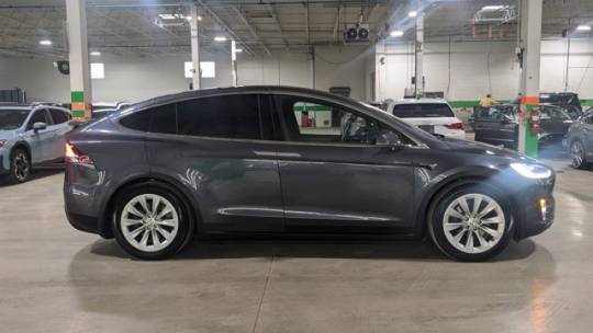 2017 Tesla Model X 5YJXCBE2XHF060943