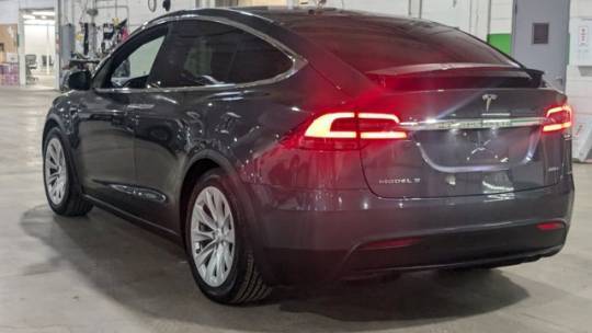 2017 Tesla Model X 5YJXCBE2XHF060943