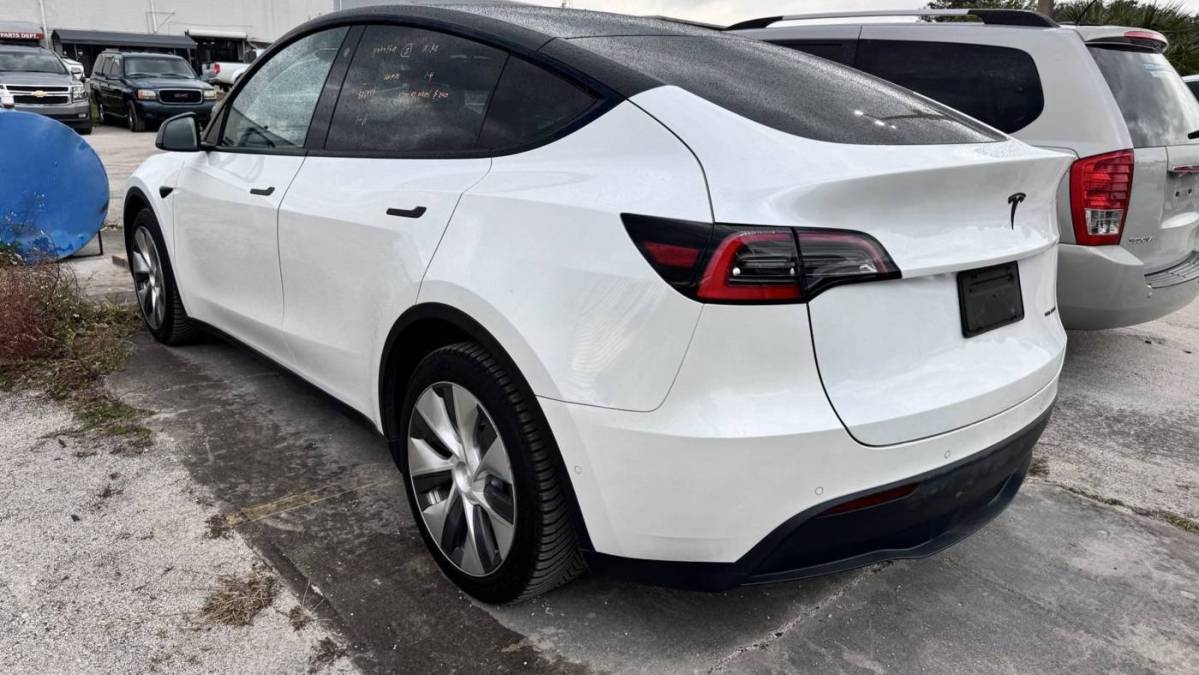 2021 Tesla Model Y 5YJYGDEE2MF071976