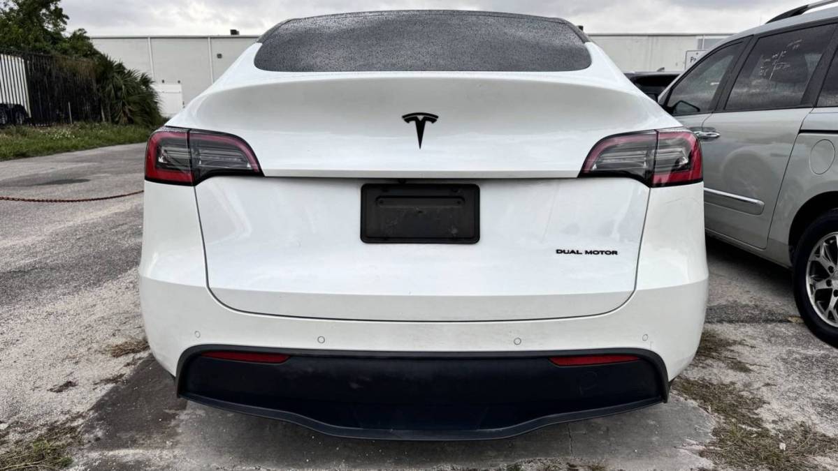 2021 Tesla Model Y 5YJYGDEE2MF071976