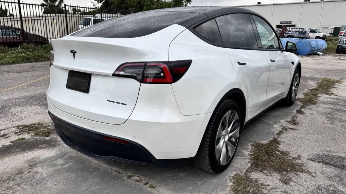 2021 Tesla Model Y 5YJYGDEE2MF071976