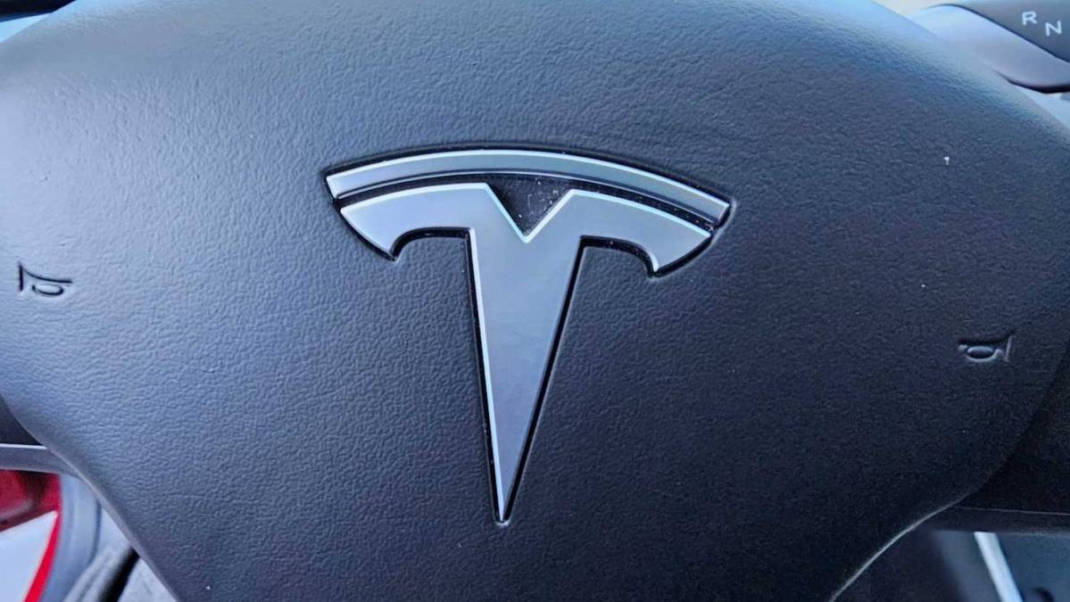 2018 Tesla Model 3 5YJ3E1EB5JF087833