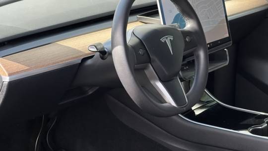 2020 Tesla Model Y 5YJYGDEE9LF014477