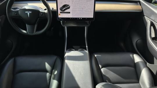 2020 Tesla Model Y 5YJYGDEE9LF014477