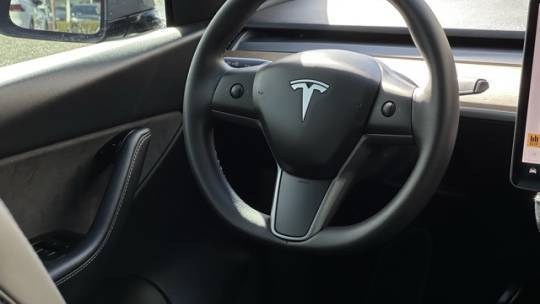 2020 Tesla Model Y 5YJYGDEE9LF014477