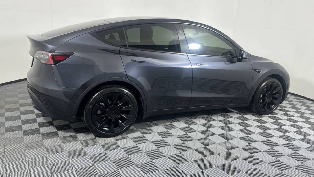 2024 Tesla Model Y 7SAYGDEE1RA286661