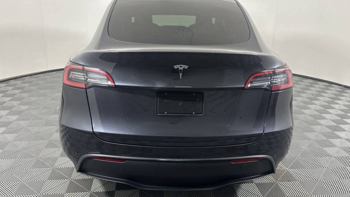 2024 Tesla Model Y 7SAYGDEE1RA286661