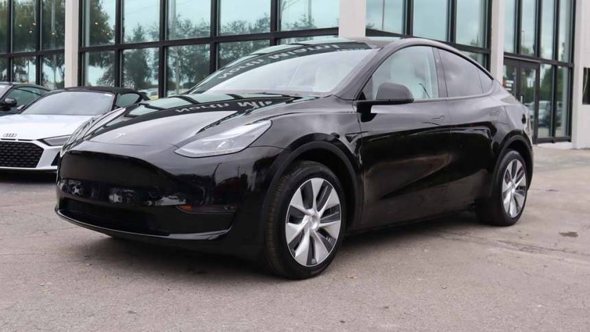 2024 Tesla Model Y 7SAYGDEDXRF095069