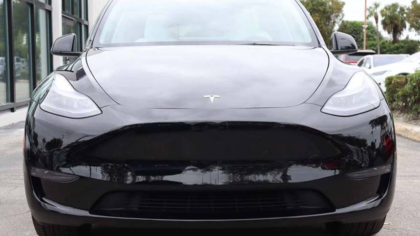 2024 Tesla Model Y 7SAYGDEDXRF095069