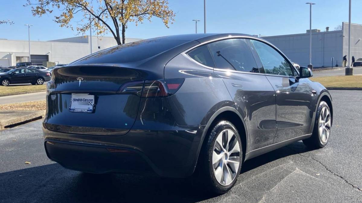 2024 Tesla Model Y 7SAYGDED0RF004651