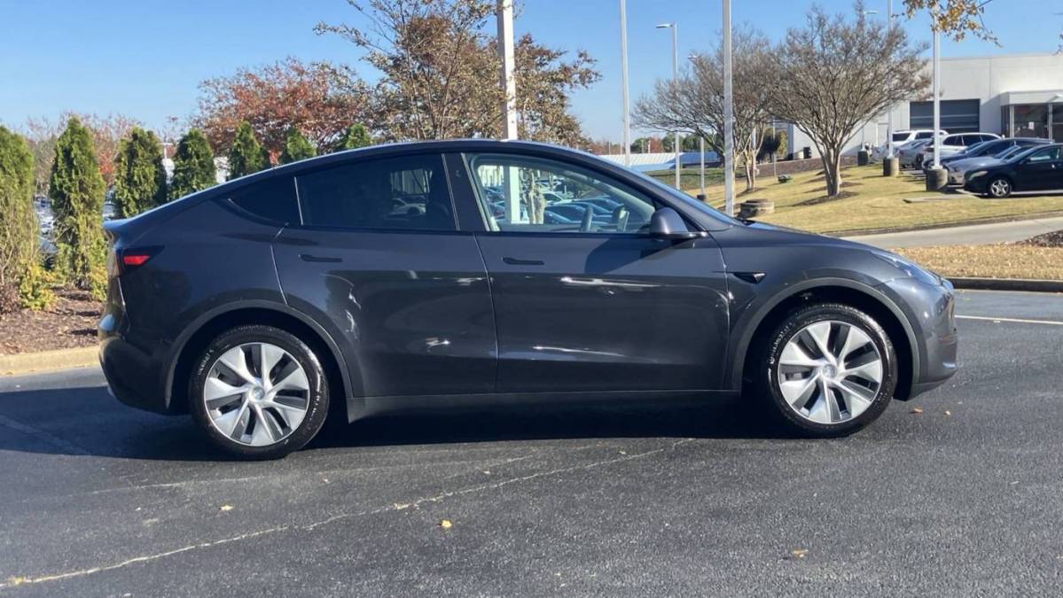 2024 Tesla Model Y 7SAYGDED0RF004651