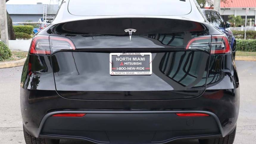 2024 Tesla Model Y 7SAYGDEDXRF095069