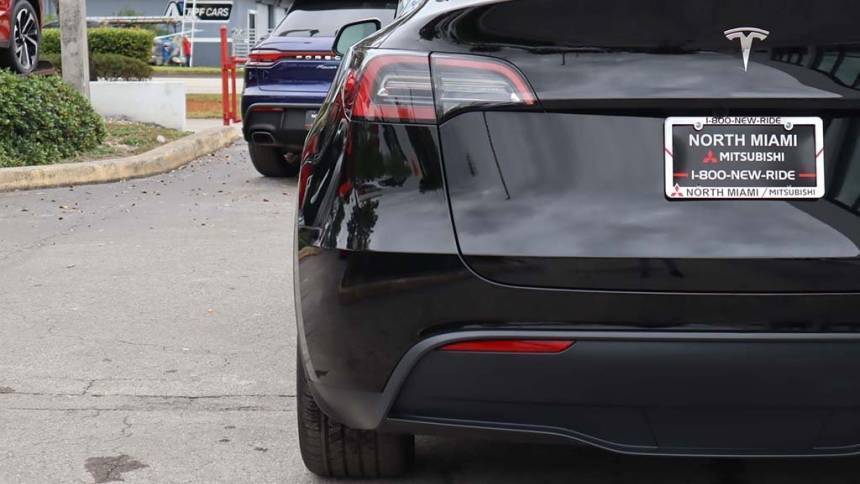 2024 Tesla Model Y 7SAYGDEDXRF095069