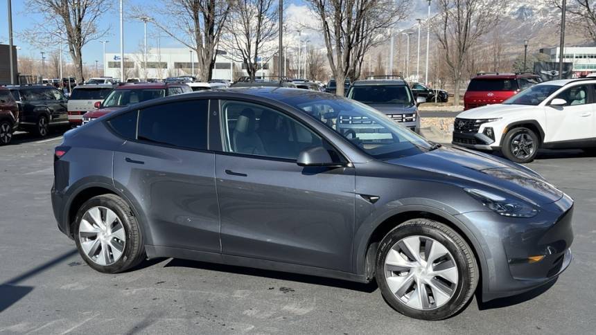 2024 Tesla Model Y 7SAYGDEE5RA215950