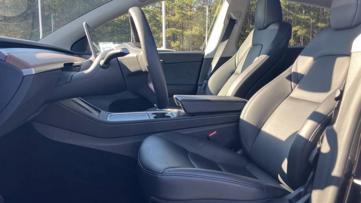 2024 Tesla Model Y 7SAYGDED0RF004651