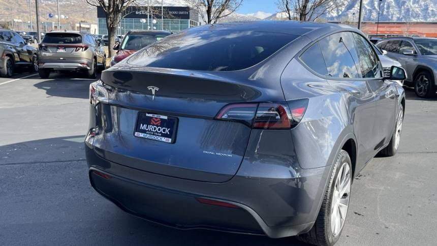 2024 Tesla Model Y 7SAYGDEE5RA215950