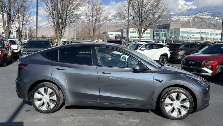 2024 Tesla Model Y 7SAYGDEE5RA215950