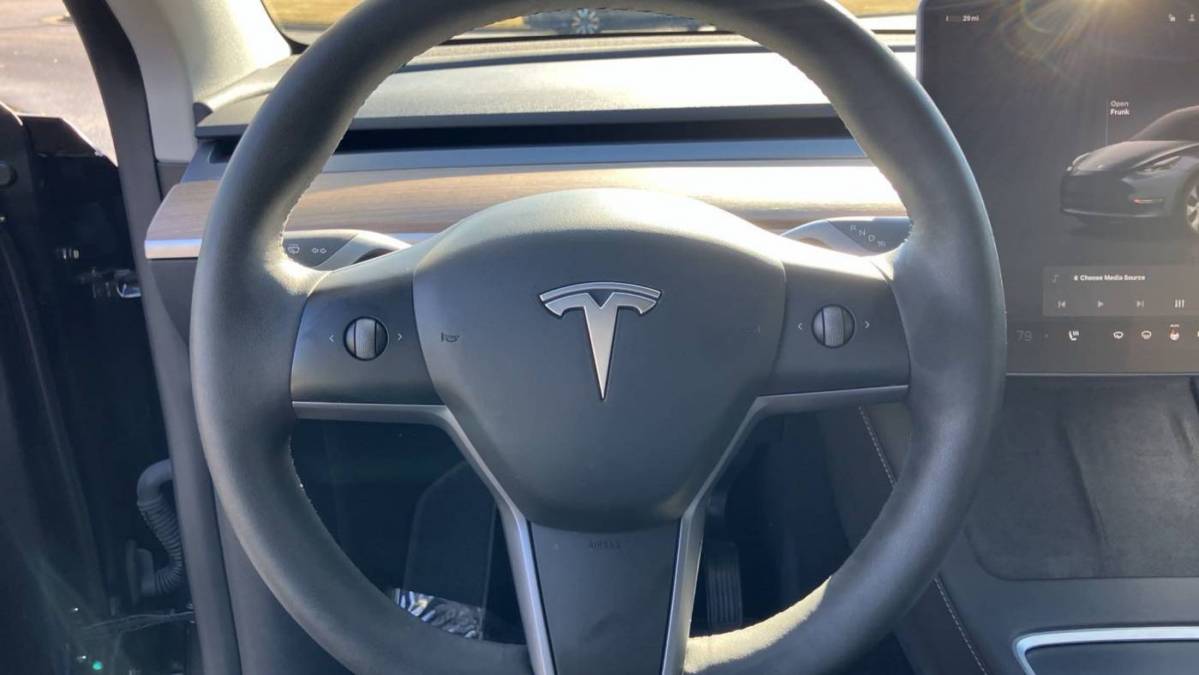 2024 Tesla Model Y 7SAYGDED0RF004651