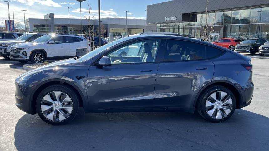 2024 Tesla Model Y 7SAYGDEE5RA215950