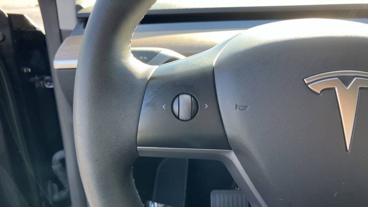 2024 Tesla Model Y 7SAYGDED0RF004651