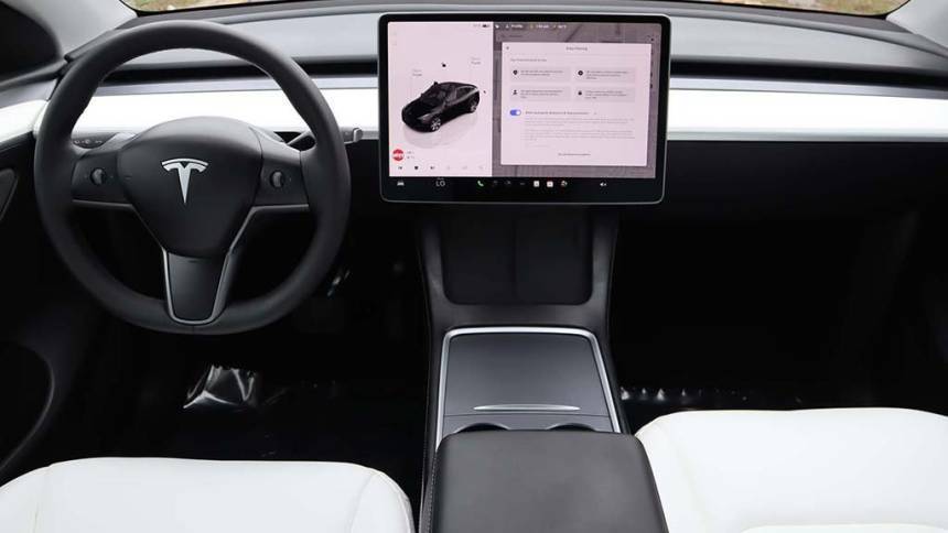 2024 Tesla Model Y 7SAYGDEDXRF095069