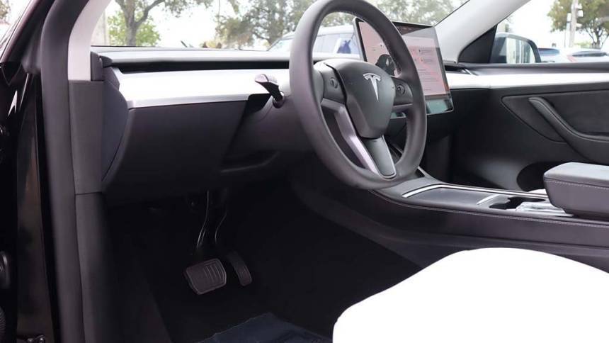 2024 Tesla Model Y 7SAYGDEDXRF095069