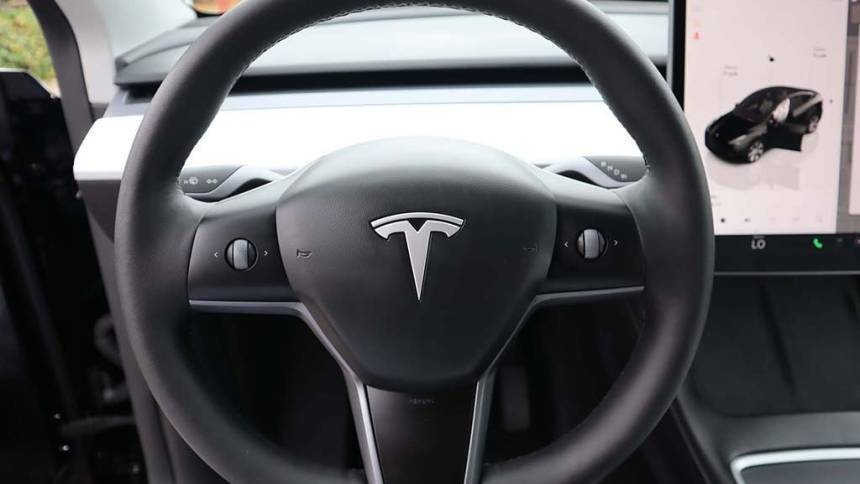 2024 Tesla Model Y 7SAYGDEDXRF095069