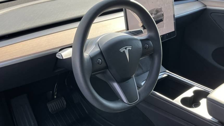 2024 Tesla Model Y 7SAYGDEE5RA215950