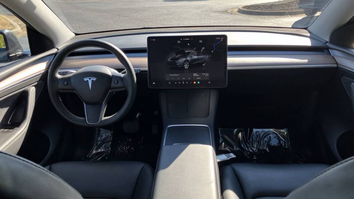 2024 Tesla Model Y 7SAYGDED0RF004651