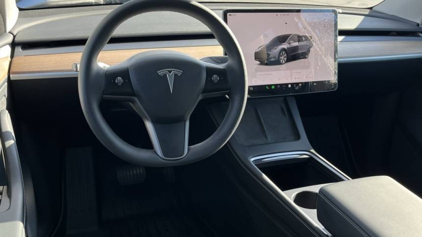 2024 Tesla Model Y 7SAYGDEE5RA215950