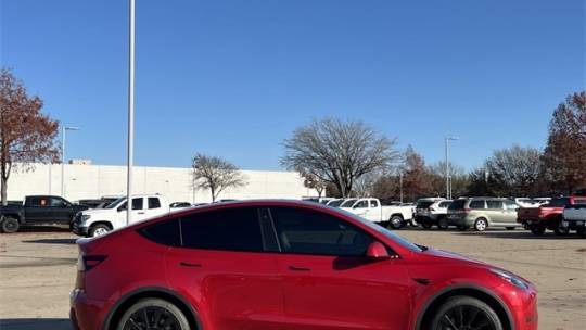 2021 Tesla Model Y 5YJYGDED2MF114039