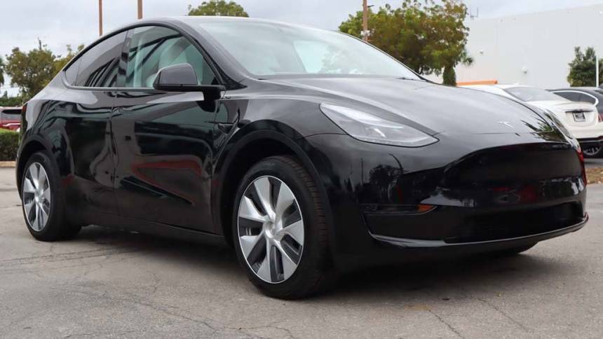 2024 Tesla Model Y 7SAYGDEDXRF095069