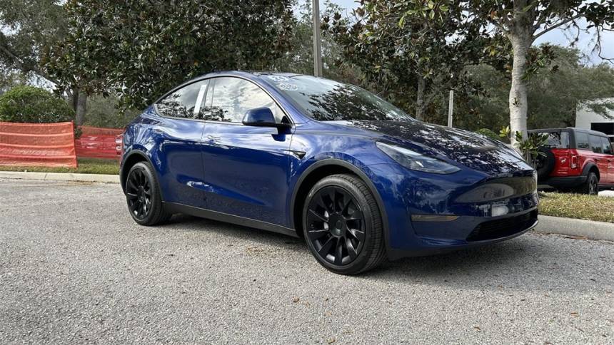 2024 Tesla Model Y 7SAYGDEE7RA218154