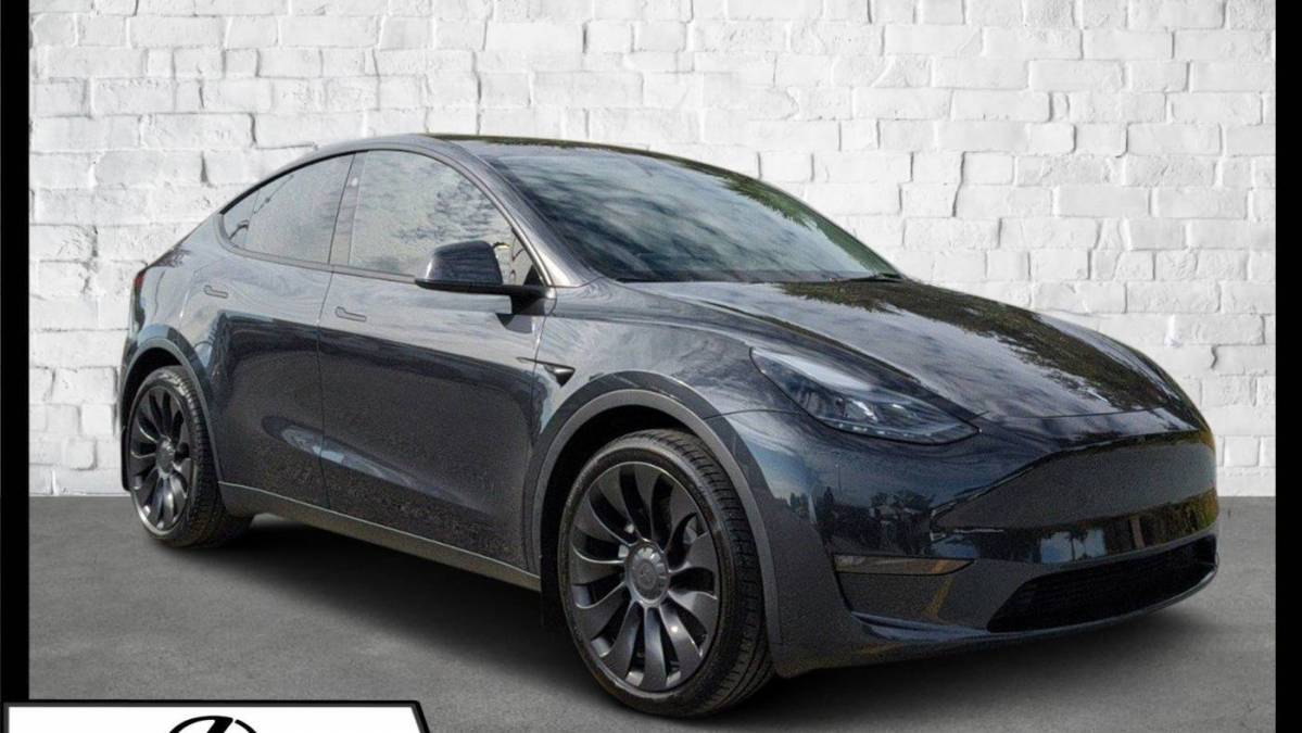 2024 Tesla Model Y 7SAYGDEE9RF995101