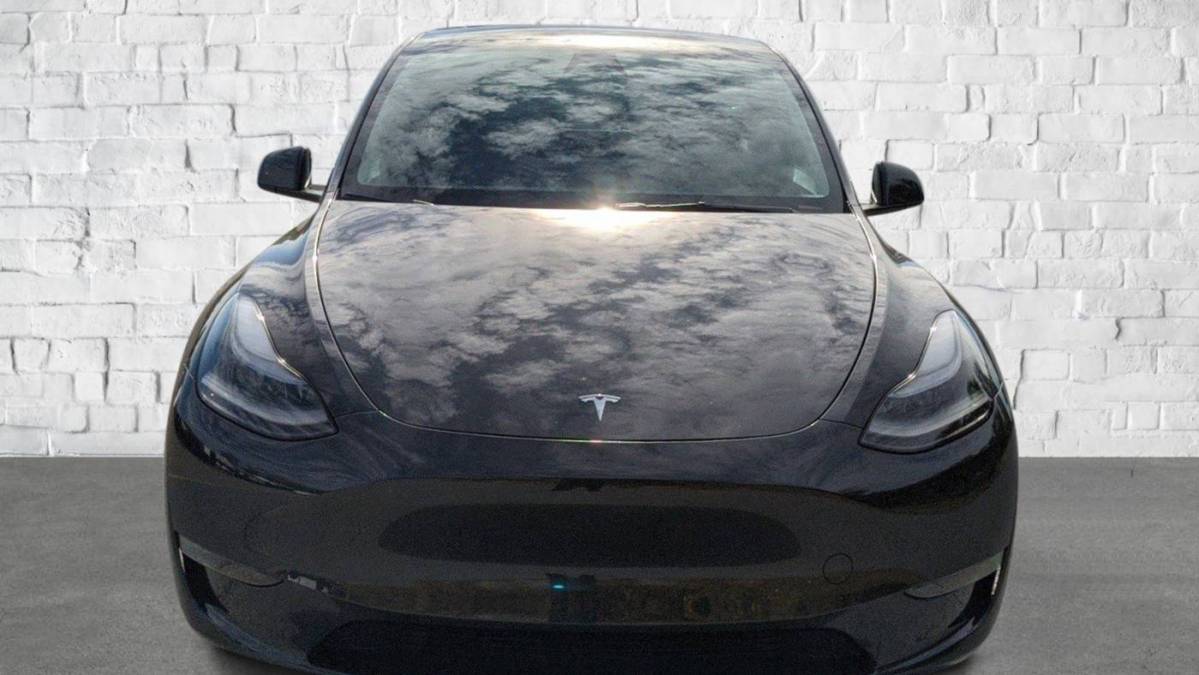 2024 Tesla Model Y 7SAYGDEE9RF995101