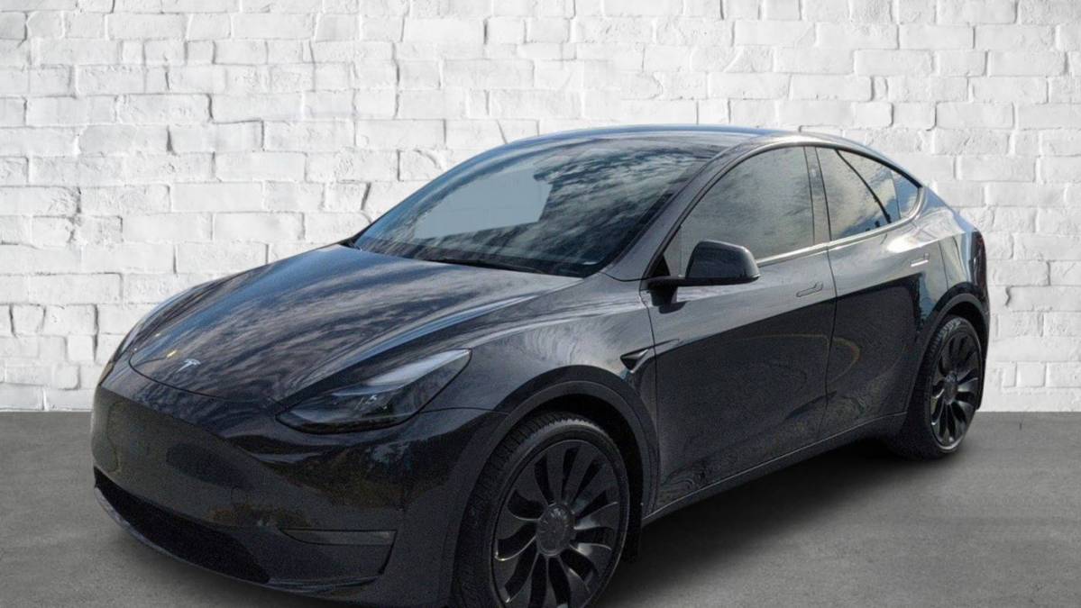 2024 Tesla Model Y 7SAYGDEE9RF995101