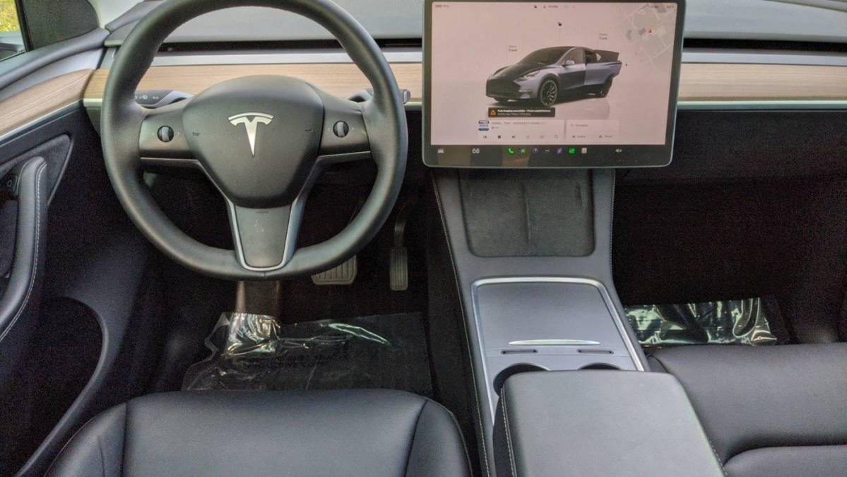 2024 Tesla Model Y 7SAYGDEE9RF995101