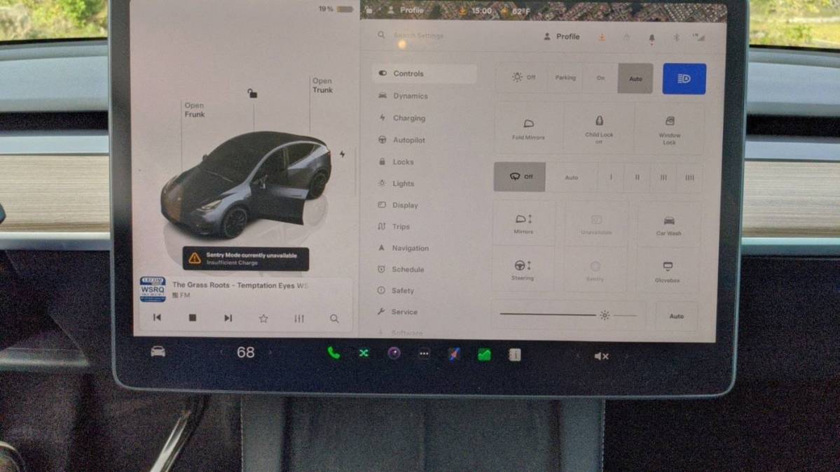 2024 Tesla Model Y 7SAYGDEE9RF995101