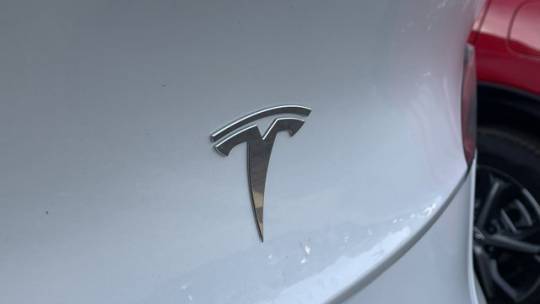 2021 Tesla Model Y 5YJYGDED6MF109524