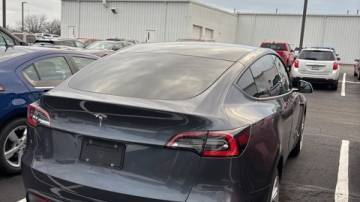 2021 Tesla Model Y 5YJYGDED2MF113084