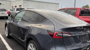 2021 Tesla Model Y 5YJYGDED2MF113084