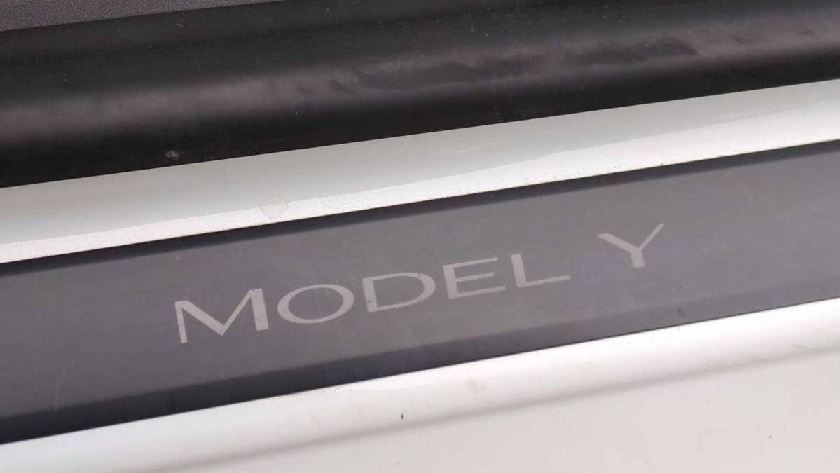 2021 Tesla Model Y 5YJYGDED7MF109693