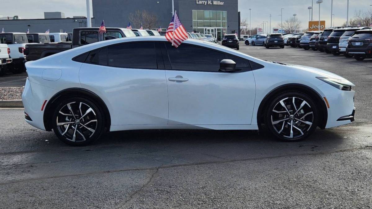 2024 Toyota Prius Prime JTDACACU3R3020304