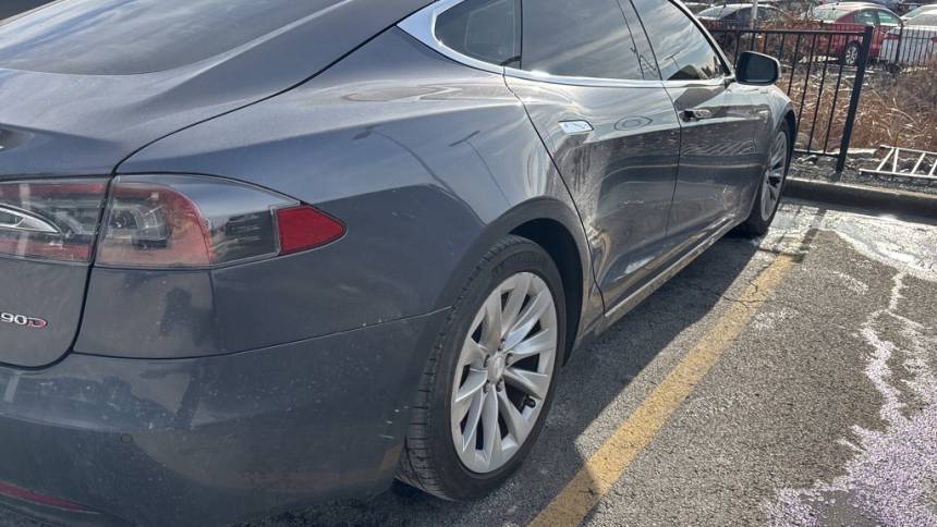 2016 Tesla Model S 5YJSA1E44GF138157