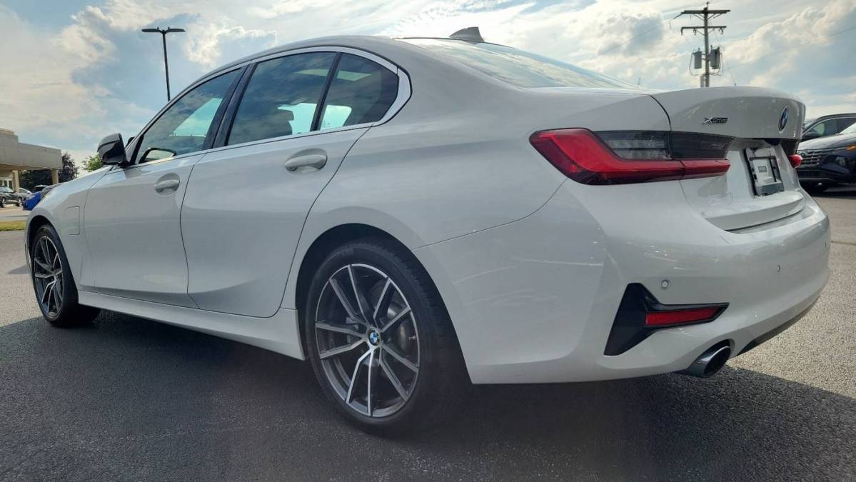 2021 BMW 3 Series - Images - 4