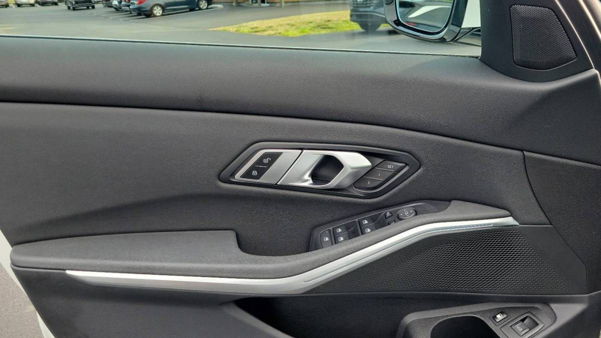 2021 BMW 3 Series - Images - 12