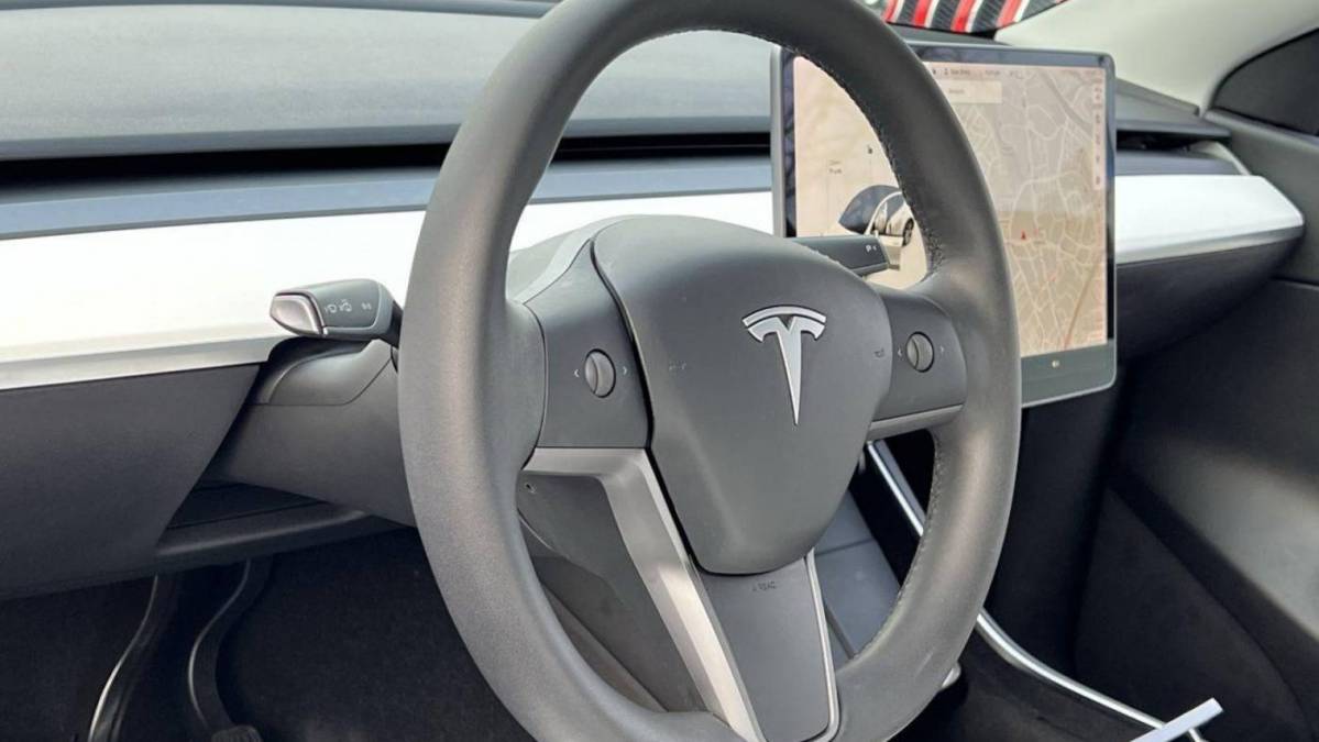 2020 Tesla Model Y 5YJYGDEE8LF042190