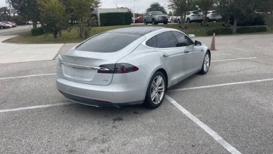 2016 Tesla Model S 5YJSA1E27GF123196