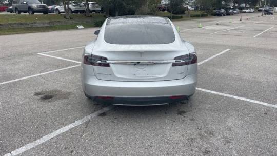 2016 Tesla Model S 5YJSA1E27GF123196